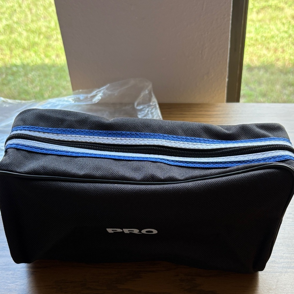 Avon Men's Black and Blue Toiletry Bag